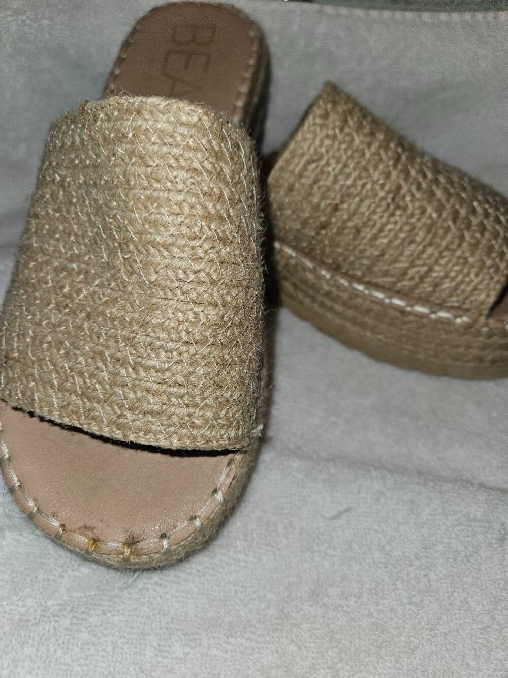 Beach slip-ons, like new size 8-9